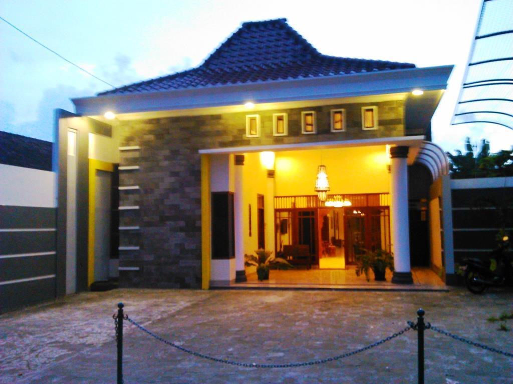 Griya Putri Dewi Guesthouse 요그야카르타 외부 사진
