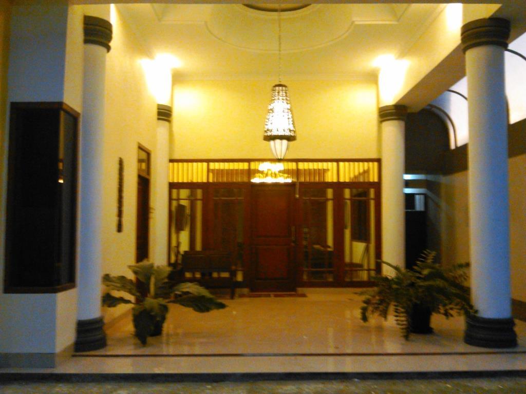 Griya Putri Dewi Guesthouse 요그야카르타 외부 사진