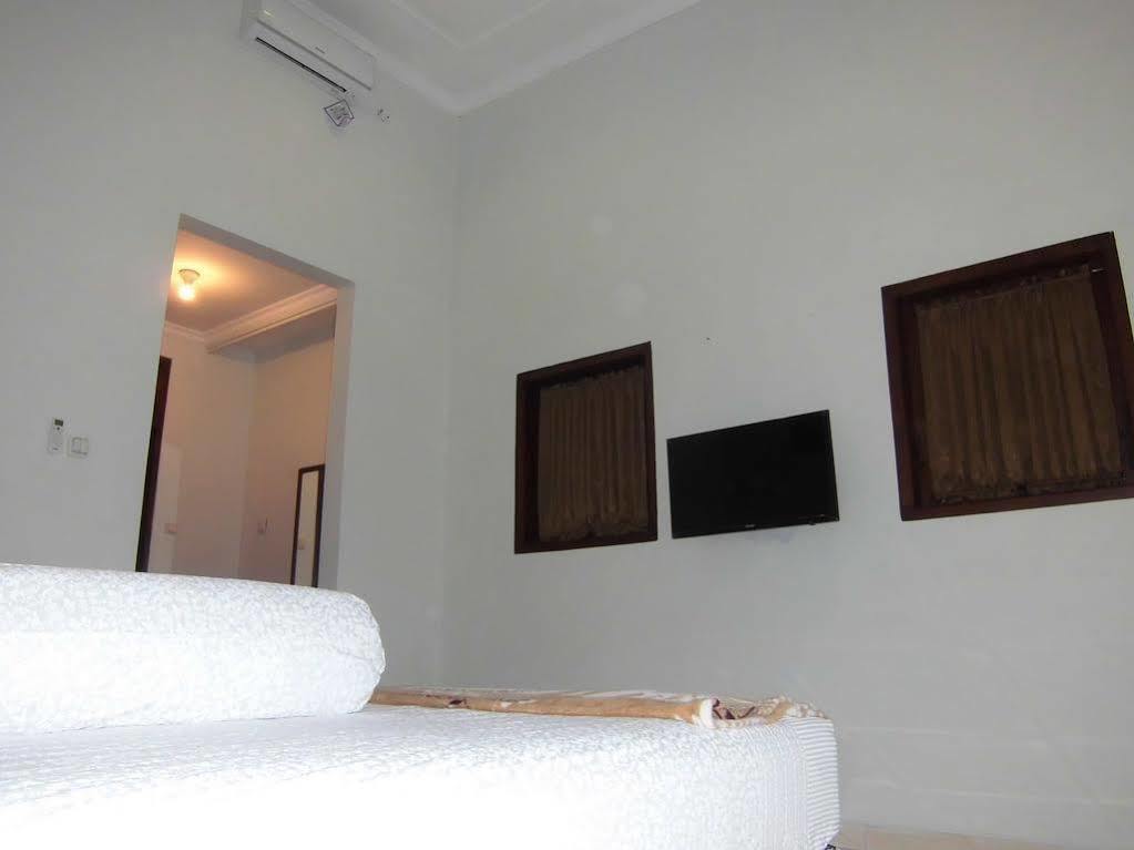 Griya Putri Dewi Guesthouse 요그야카르타 외부 사진