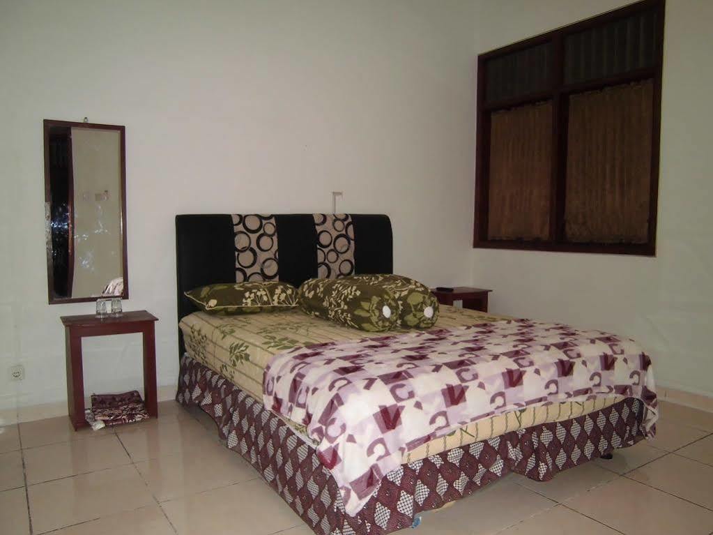 Griya Putri Dewi Guesthouse 요그야카르타 외부 사진